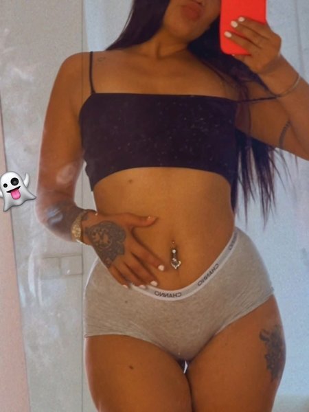 Harlot CAMILA Valencia