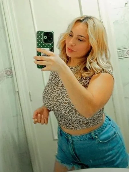 Sara Valencia Escort